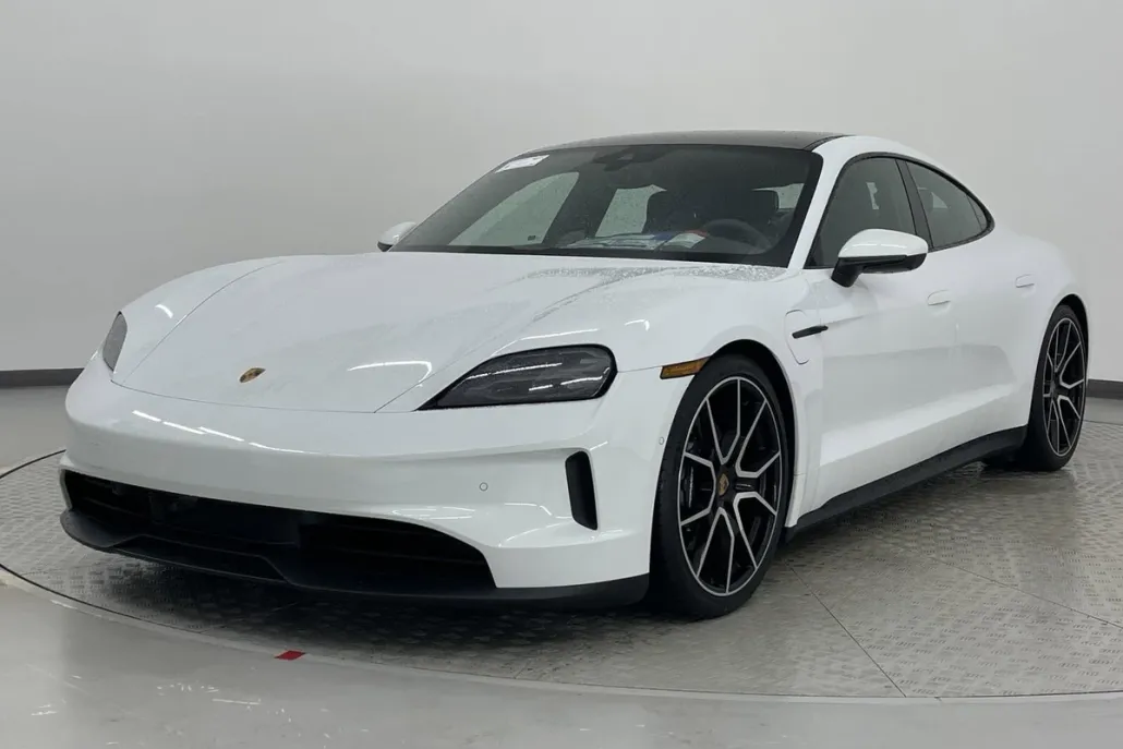 2025 Porsche Taycan photo 1