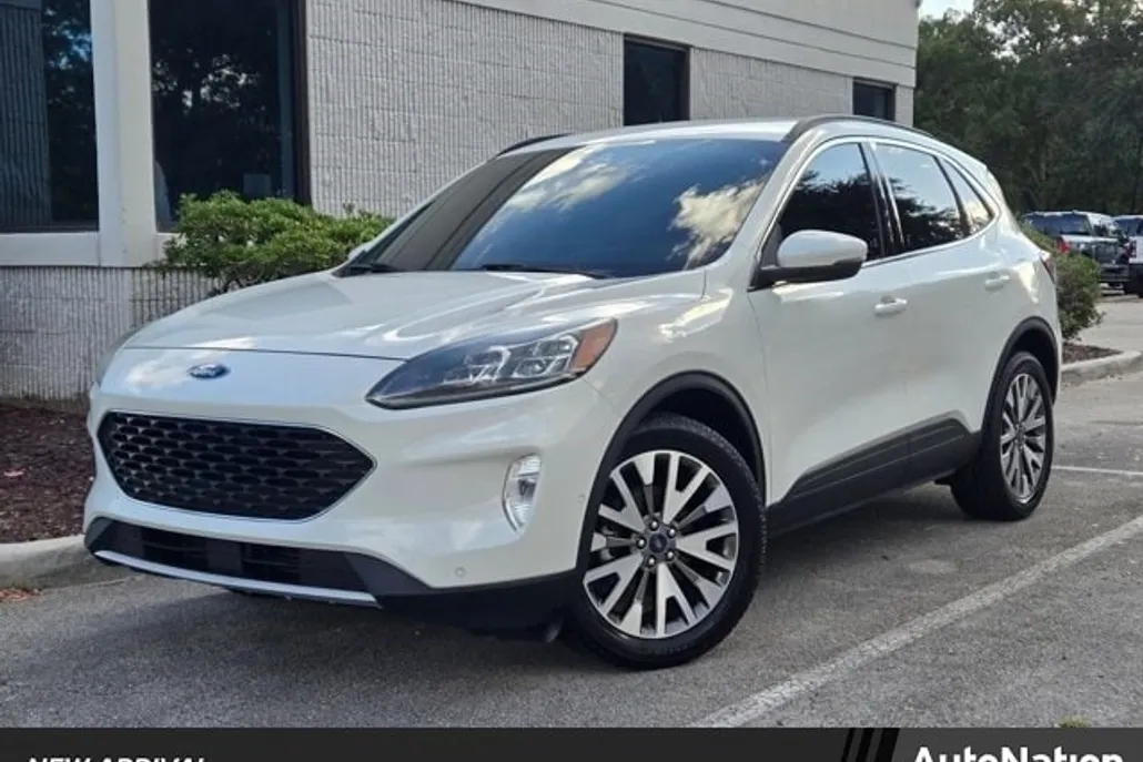 2020 Ford Escape Titanium photo 1