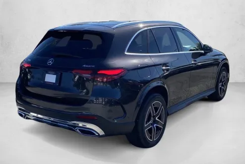 2025 Mercedes Benz GLC 300 4MATIC photo 2