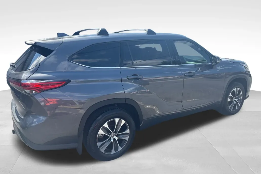 2022 Toyota Highlander XLE photo 1
