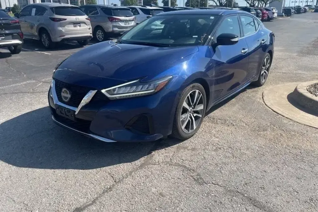 2023 Nissan Maxima SV photo 1