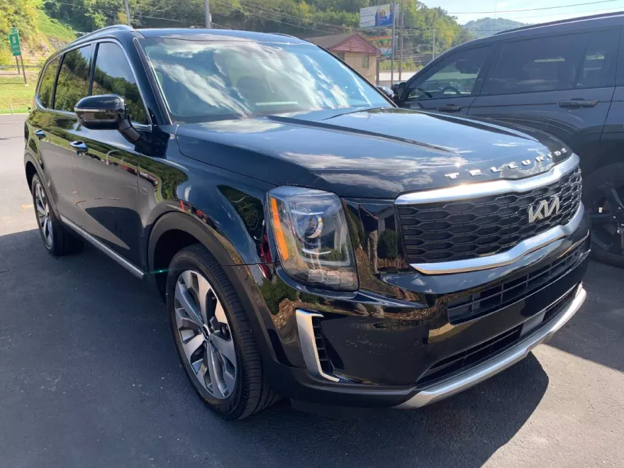 2022 Kia Telluride S photo 1