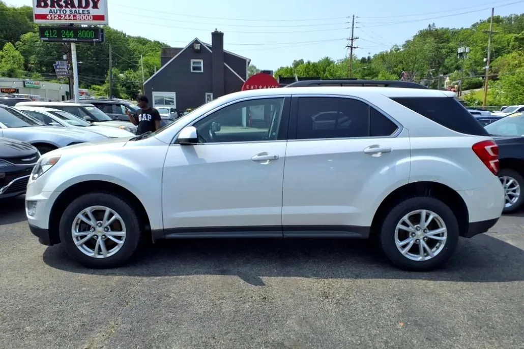 2017 Chevrolet Equinox LT photo 1