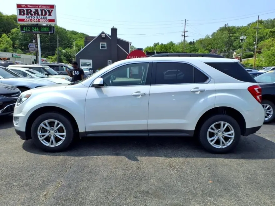 2017 Chevrolet Equinox LT photo 1