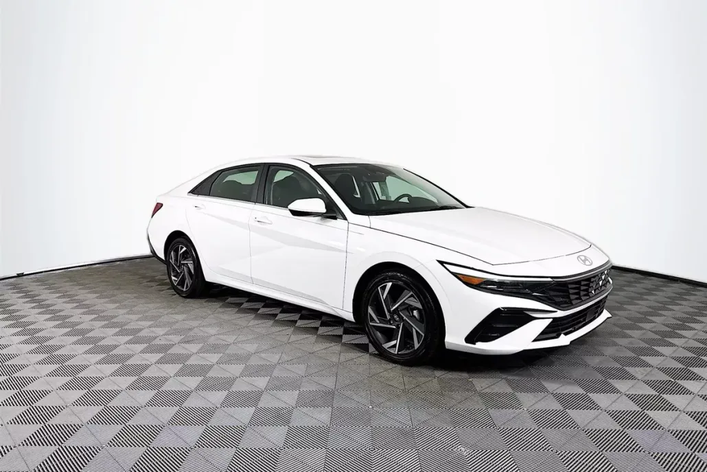 2025 Hyundai Elantra SEL Convenience photo 1