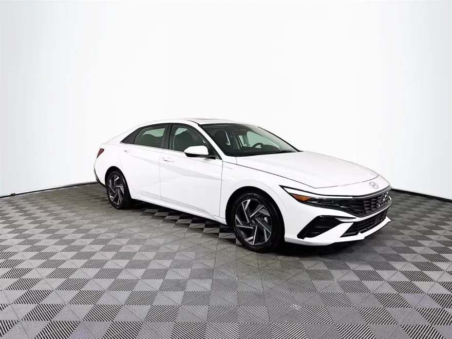 2025 Hyundai Elantra SEL Convenience photo 1
