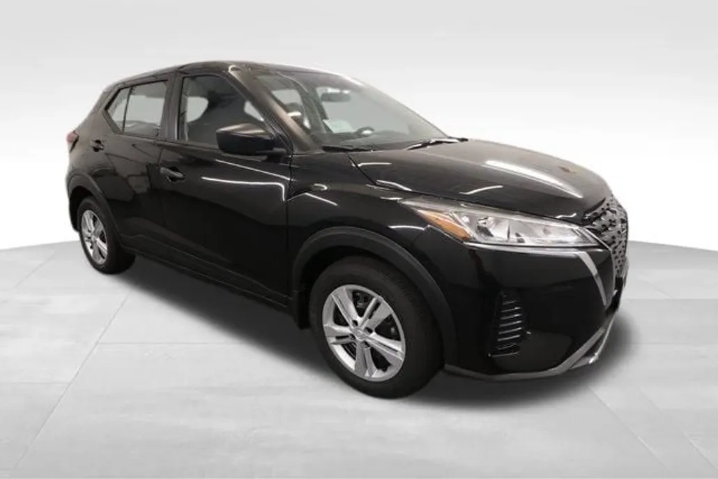 2025 Nissan Kicks Play S photo 1