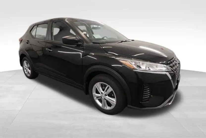 2025 Nissan Kicks Play S photo 1