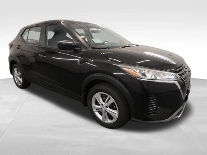 2025 Nissan Kicks Play S photo 1