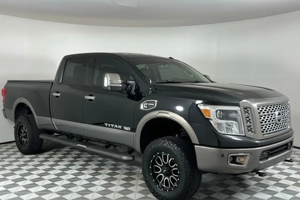 2018 Nissan Titan Platinum Reserve photo 1