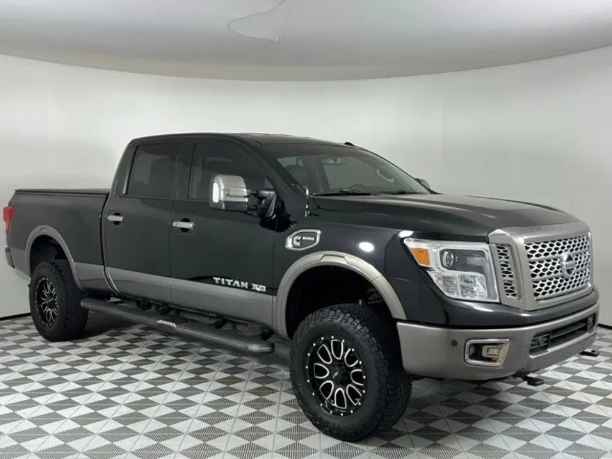 2018 Nissan Titan Platinum Reserve photo 1