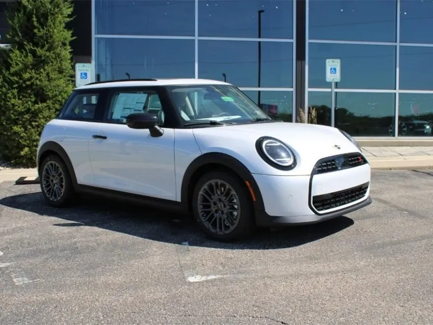 2025 Mini Cooper 2 Door Hardtop Signature photo 1