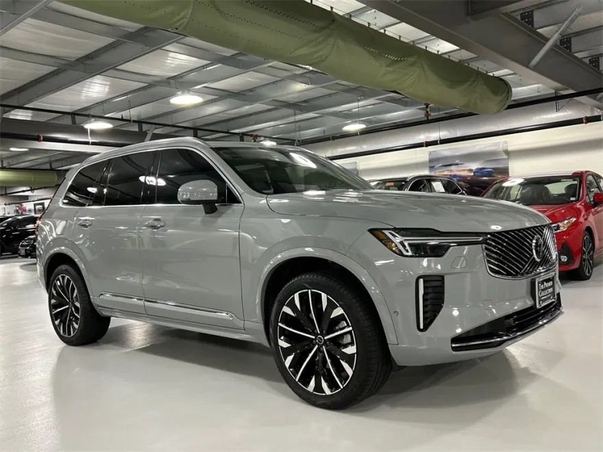 2025 Volvo XC90 Plus photo 1