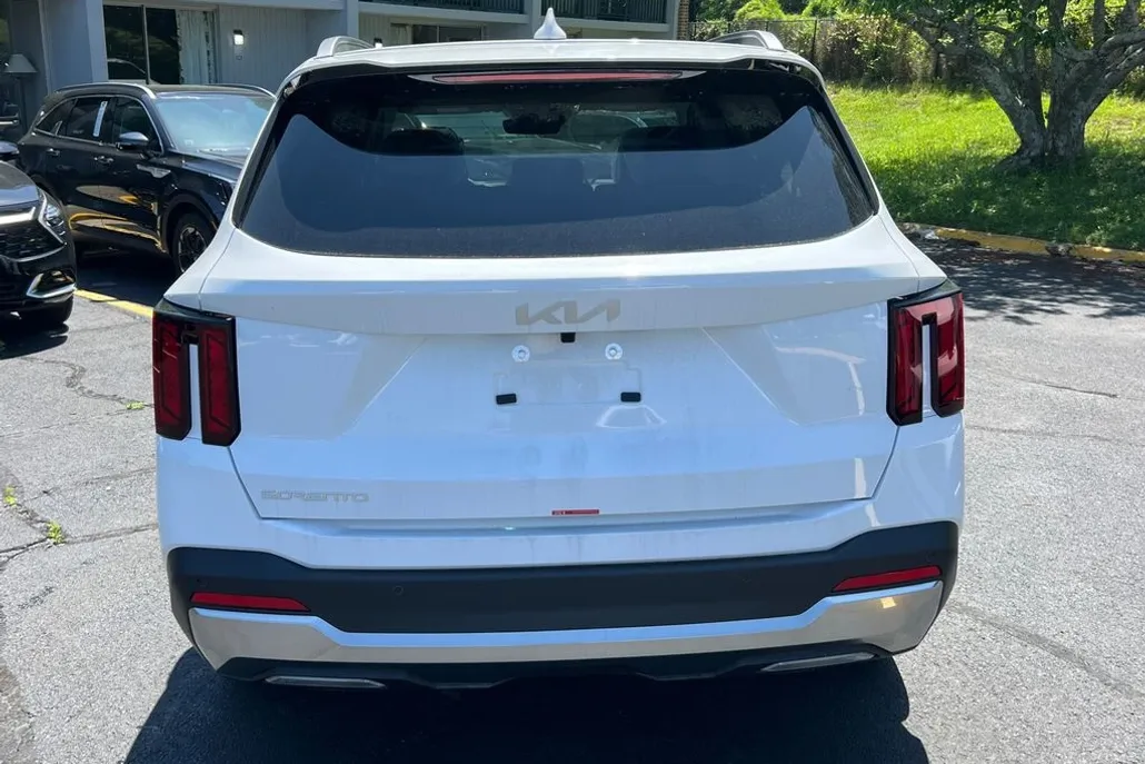 2025 Kia Sorento S photo 1