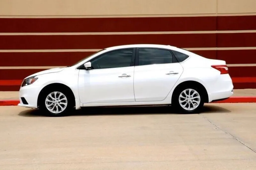 2019 Nissan Sentra SV photo 1