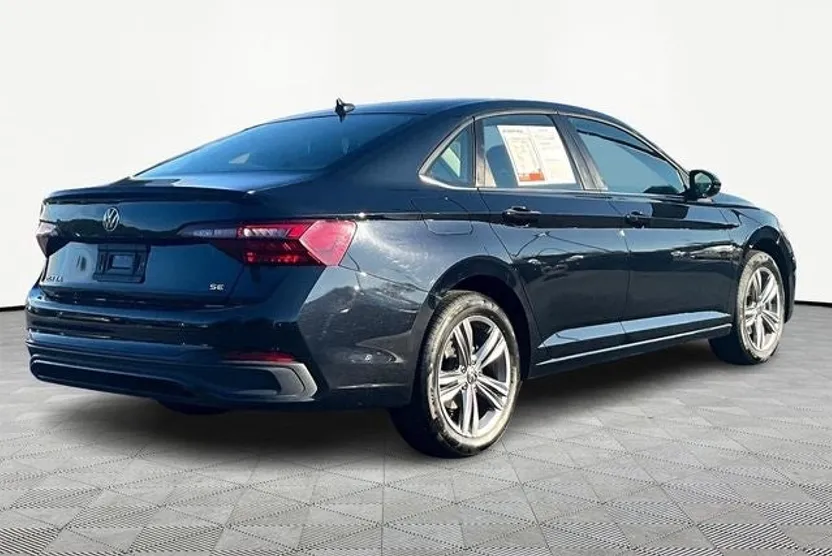 2024 Volkswagen Jetta SE photo 1