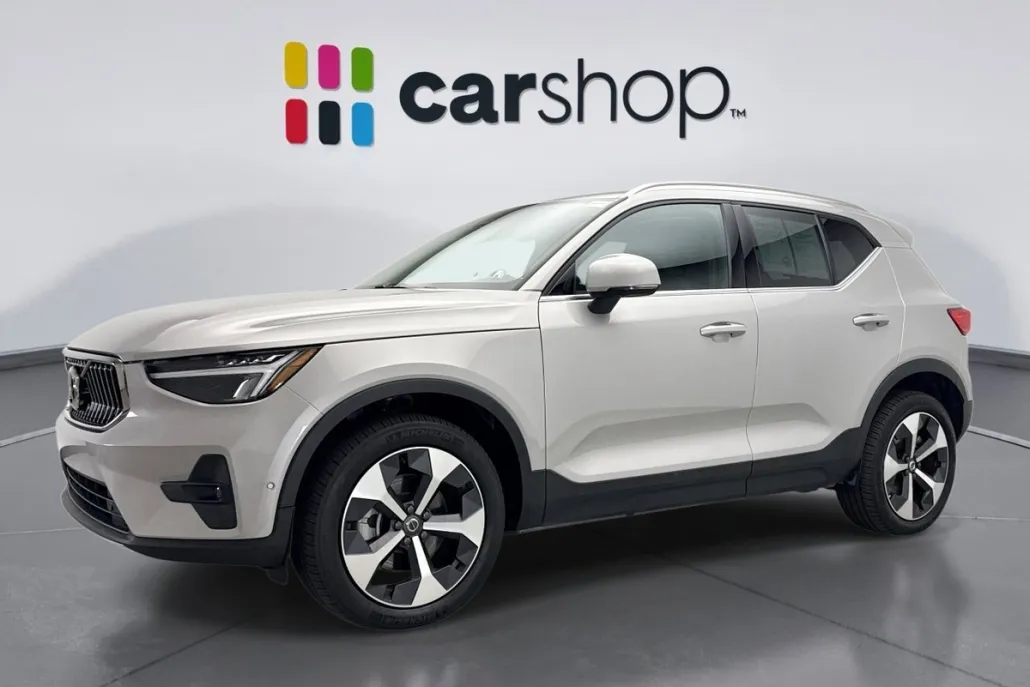 2025 Volvo XC40 Plus photo 1