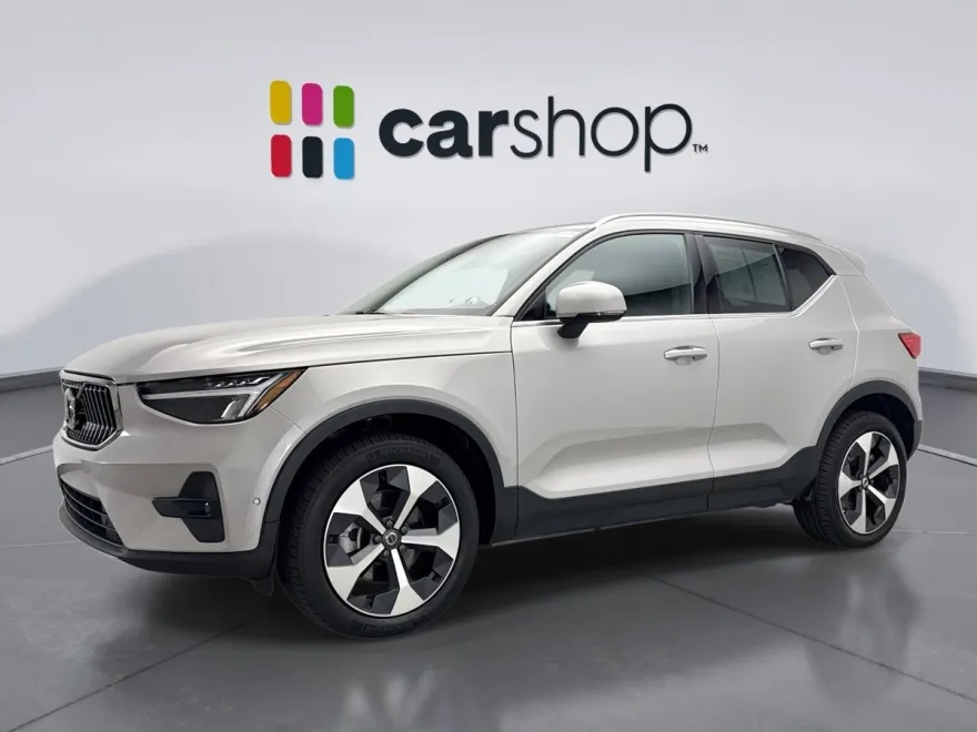 2025 Volvo XC40 Plus photo 1