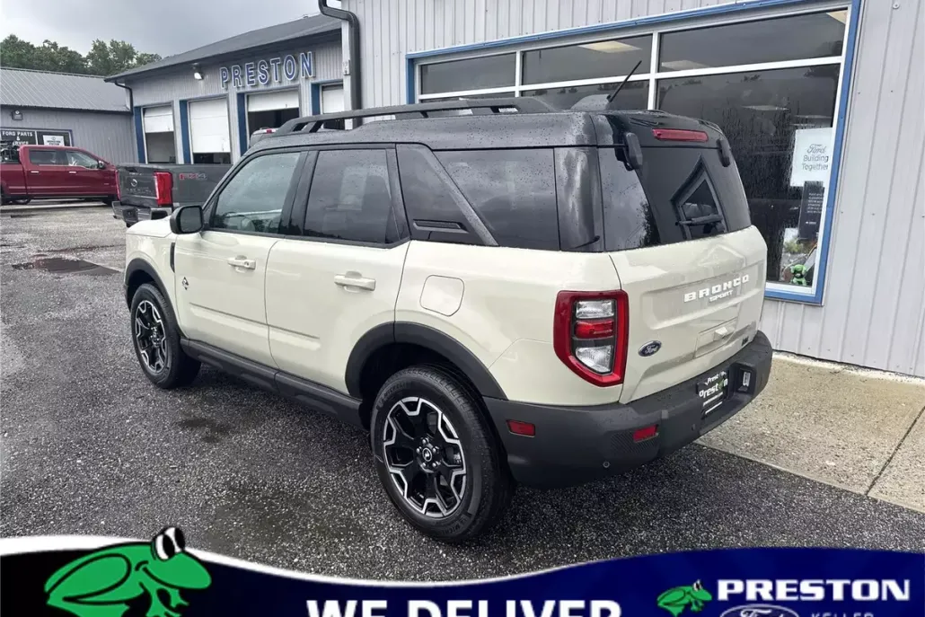 2025 Ford Bronco Sport Outer Banks photo 1