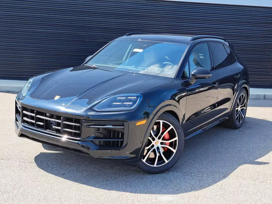 2025 Porsche Cayenne GTS photo 1