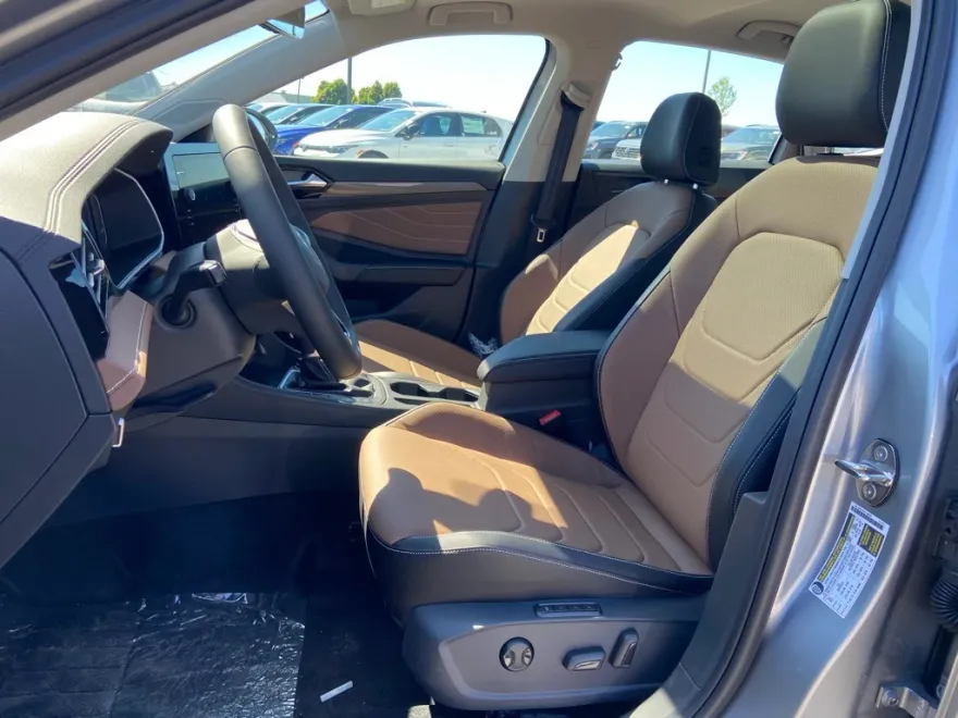 2025 Volkswagen Jetta 1.5T SEL photo 1