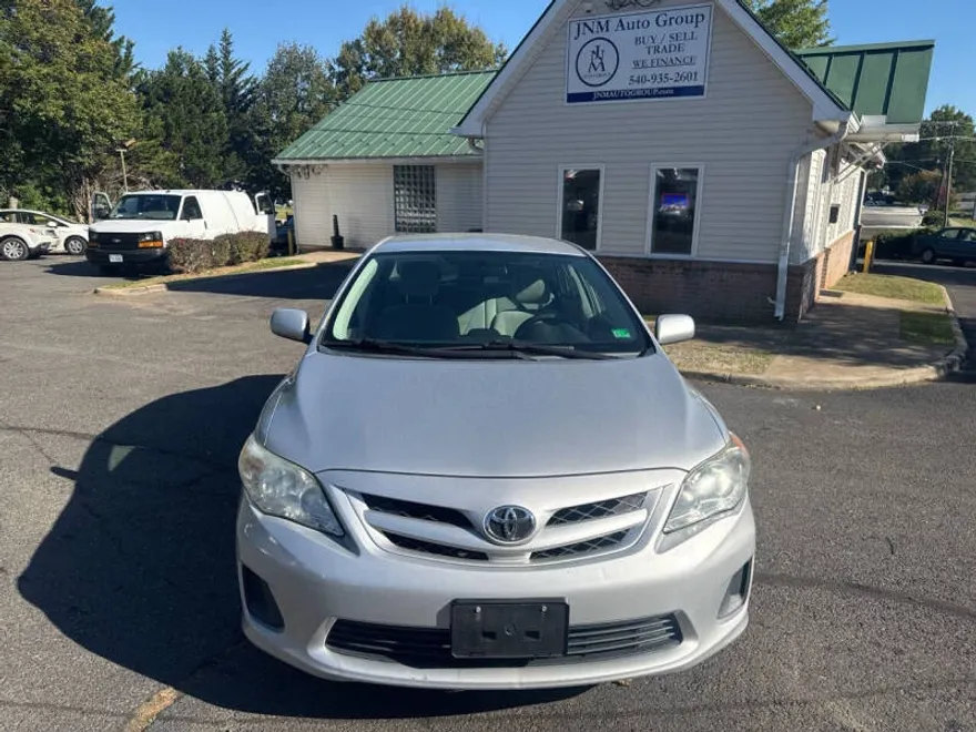 2012 Toyota Corolla LE photo 1
