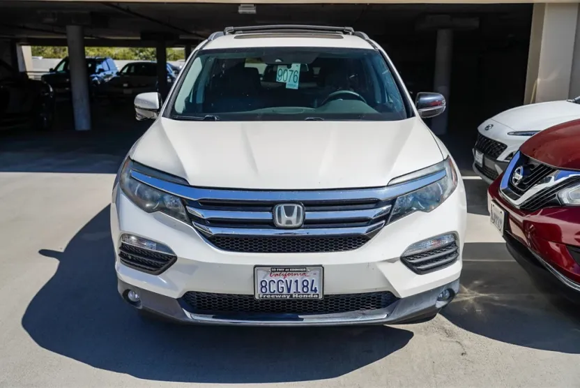 2018 Honda Pilot Touring photo 1