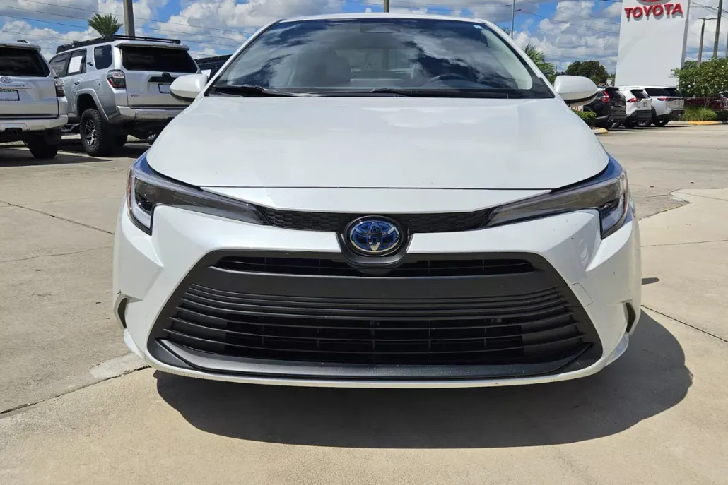 2024 Toyota Corolla Hybrid LE photo 1