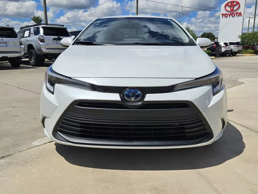 2024 Toyota Corolla Hybrid LE photo 1