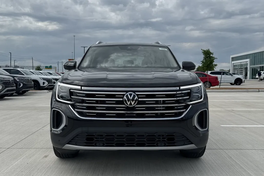 2025 Volkswagen Atlas SEL photo 1