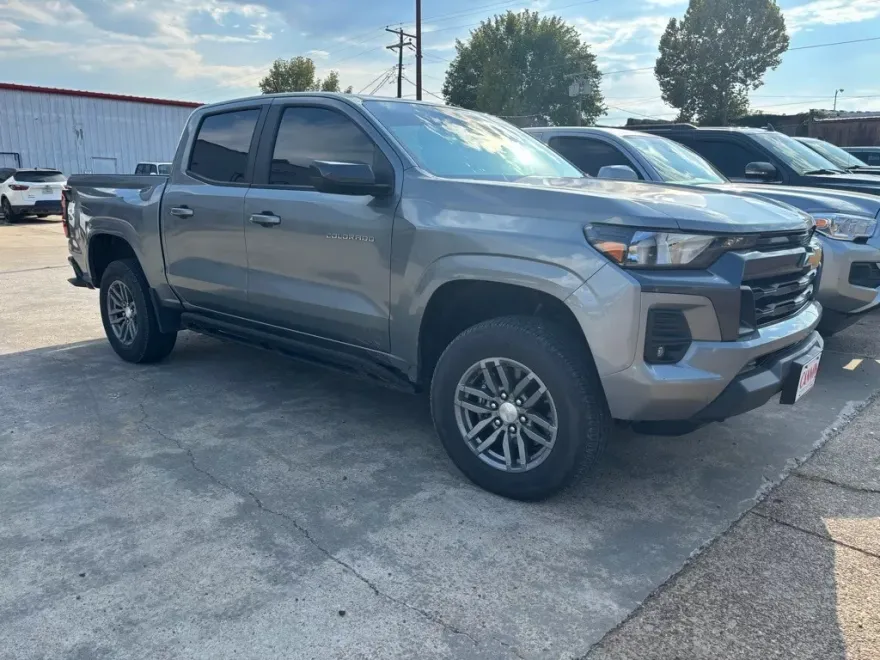 2023 Chevrolet Colorado LT photo 1