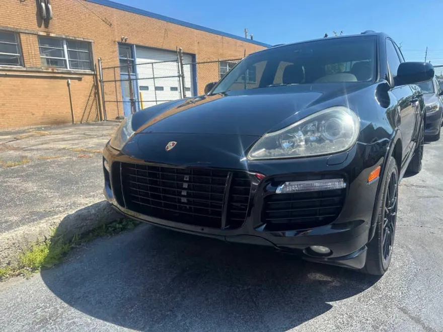 2010 Porsche Cayenne GTS photo 1