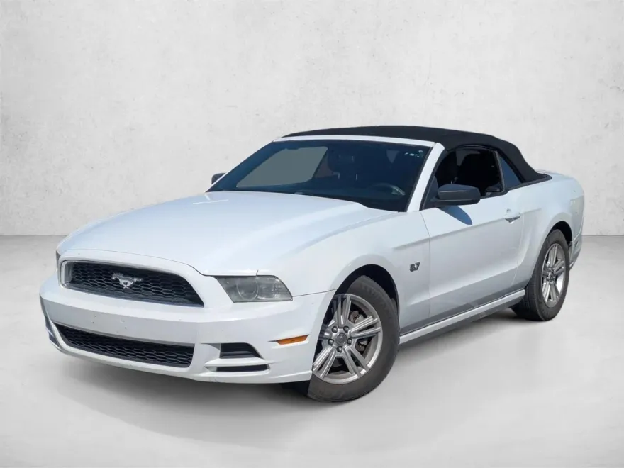 2014 Ford Mustang V6 photo 1