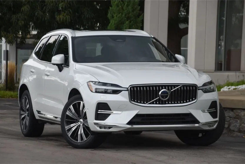 2023 Volvo XC60 B5 Plus photo 1