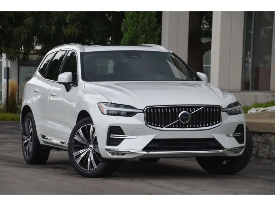 2023 Volvo XC60 B5 Plus photo 1