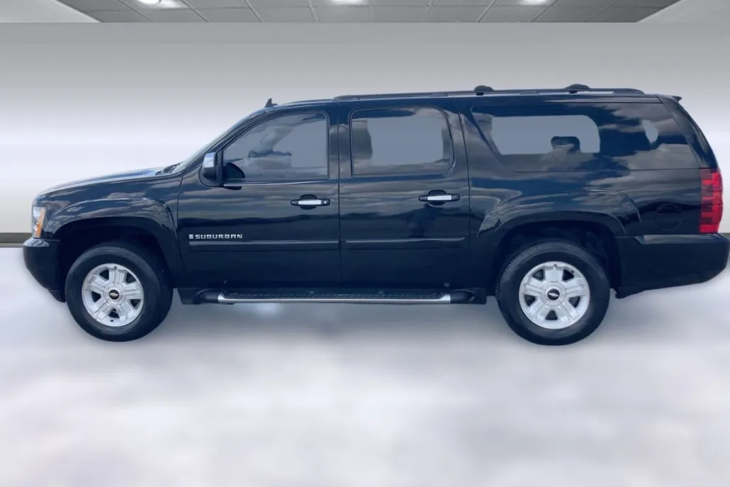 2007 Chevrolet Suburban 1500 LT photo 1