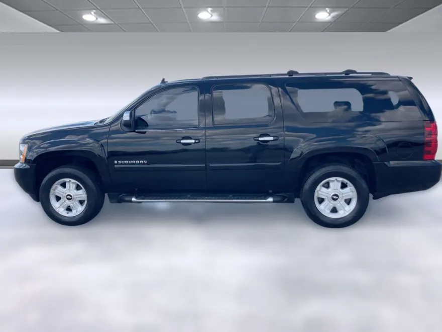 2007 Chevrolet Suburban 1500 LT photo 1