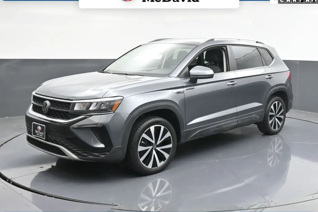 2024 Volkswagen Taos SE photo 1
