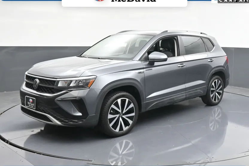 2024 Volkswagen Taos SE photo 1
