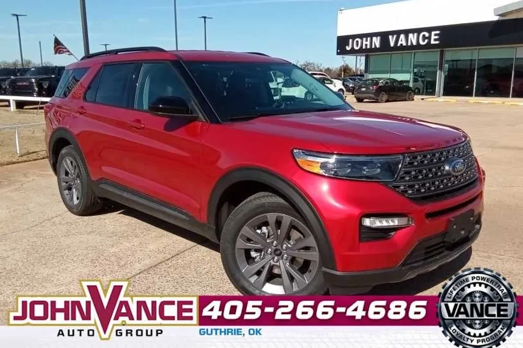 2024 Ford Explorer XLT photo 1