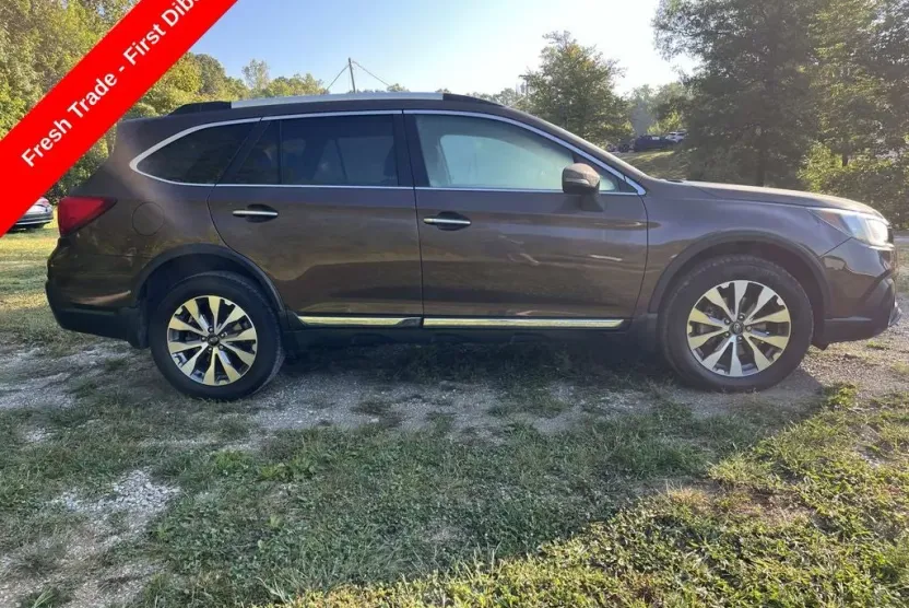 2019 Subaru Outback 2.5i Touring photo 1