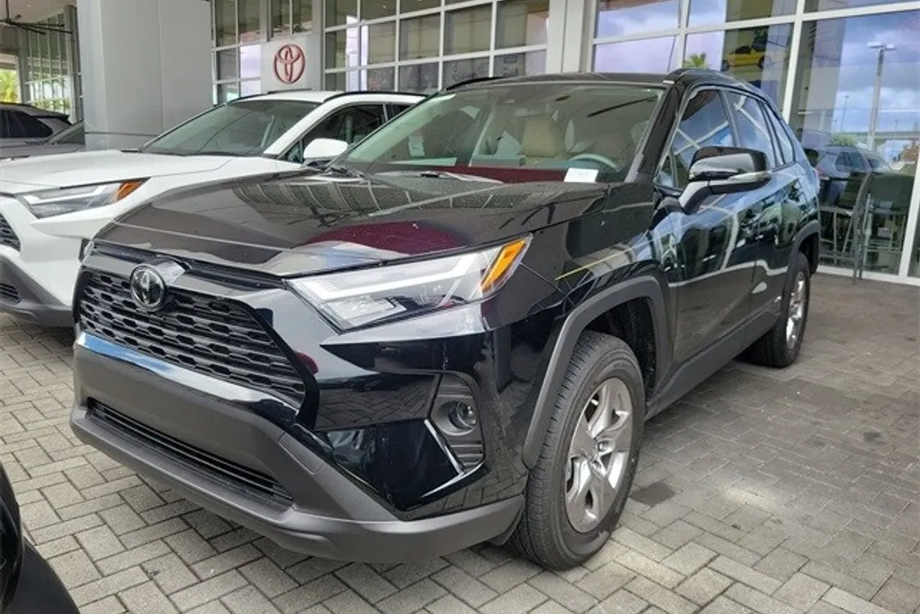 2025 Toyota RAV4 Hybrid XLE photo 1