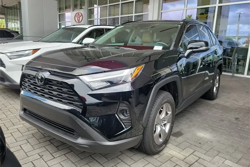 2025 Toyota RAV4 Hybrid XLE photo 1
