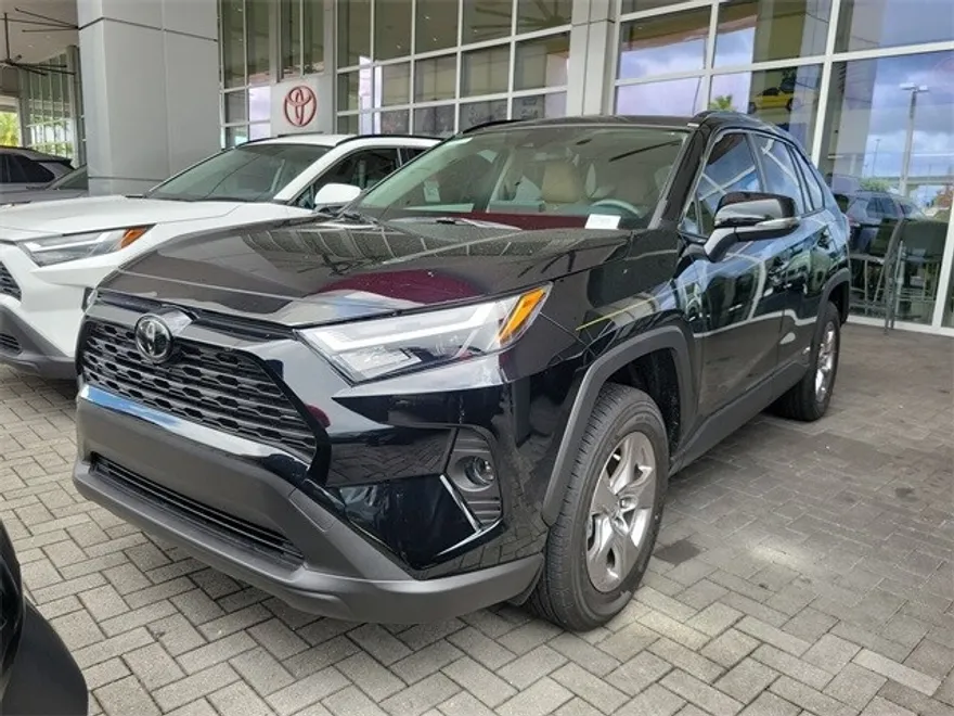 2025 Toyota RAV4 Hybrid XLE photo 1