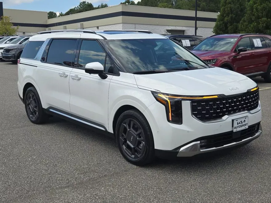 2026 Kia Carnival SX photo 1