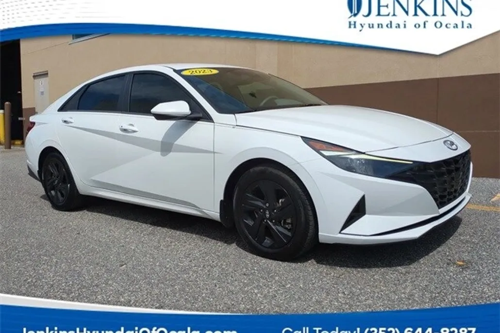2023 Hyundai Elantra SEL photo 1