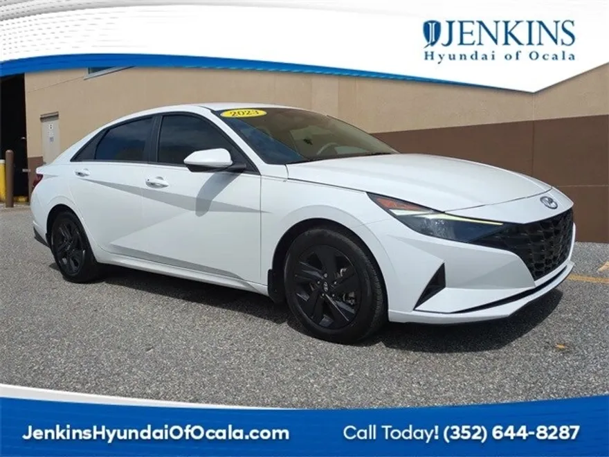 2023 Hyundai Elantra SEL photo 1