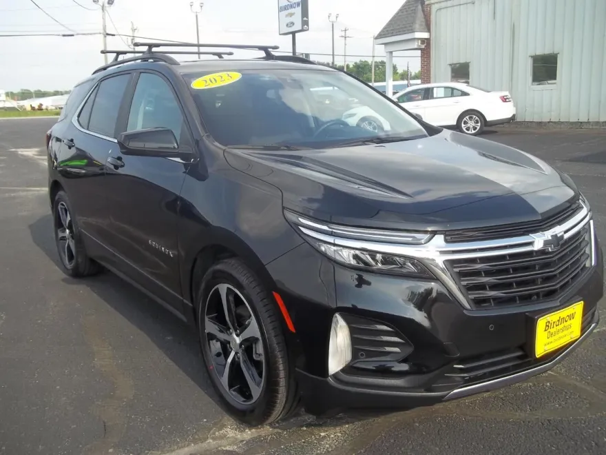 2023 Chevrolet Equinox LT photo 1
