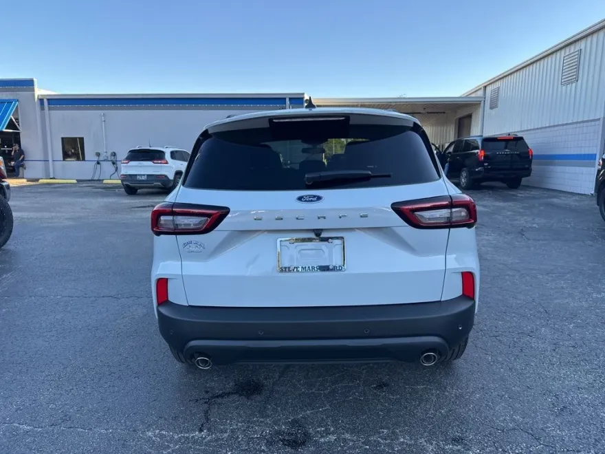 2026 Ford Escape ST-Line photo 1