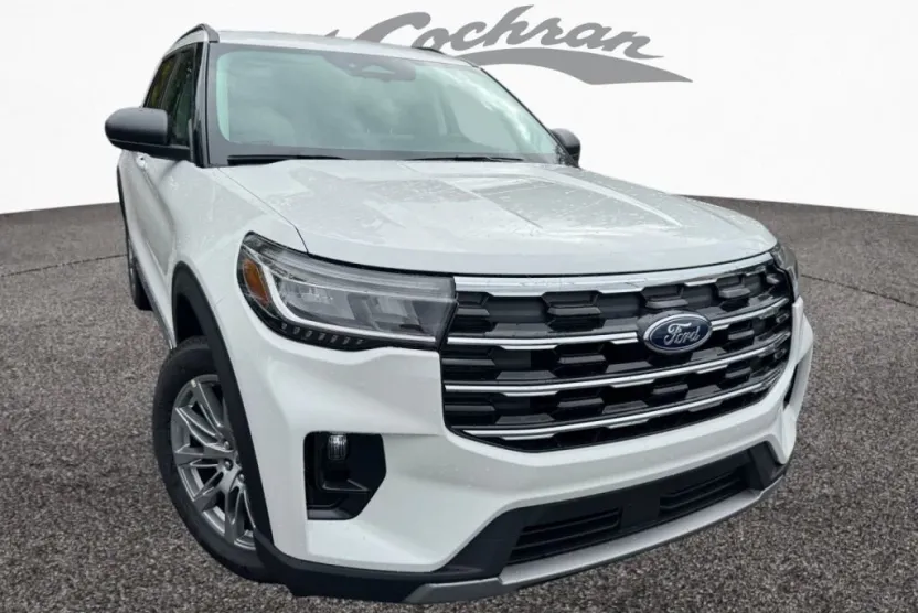 2025 Ford Explorer photo 1